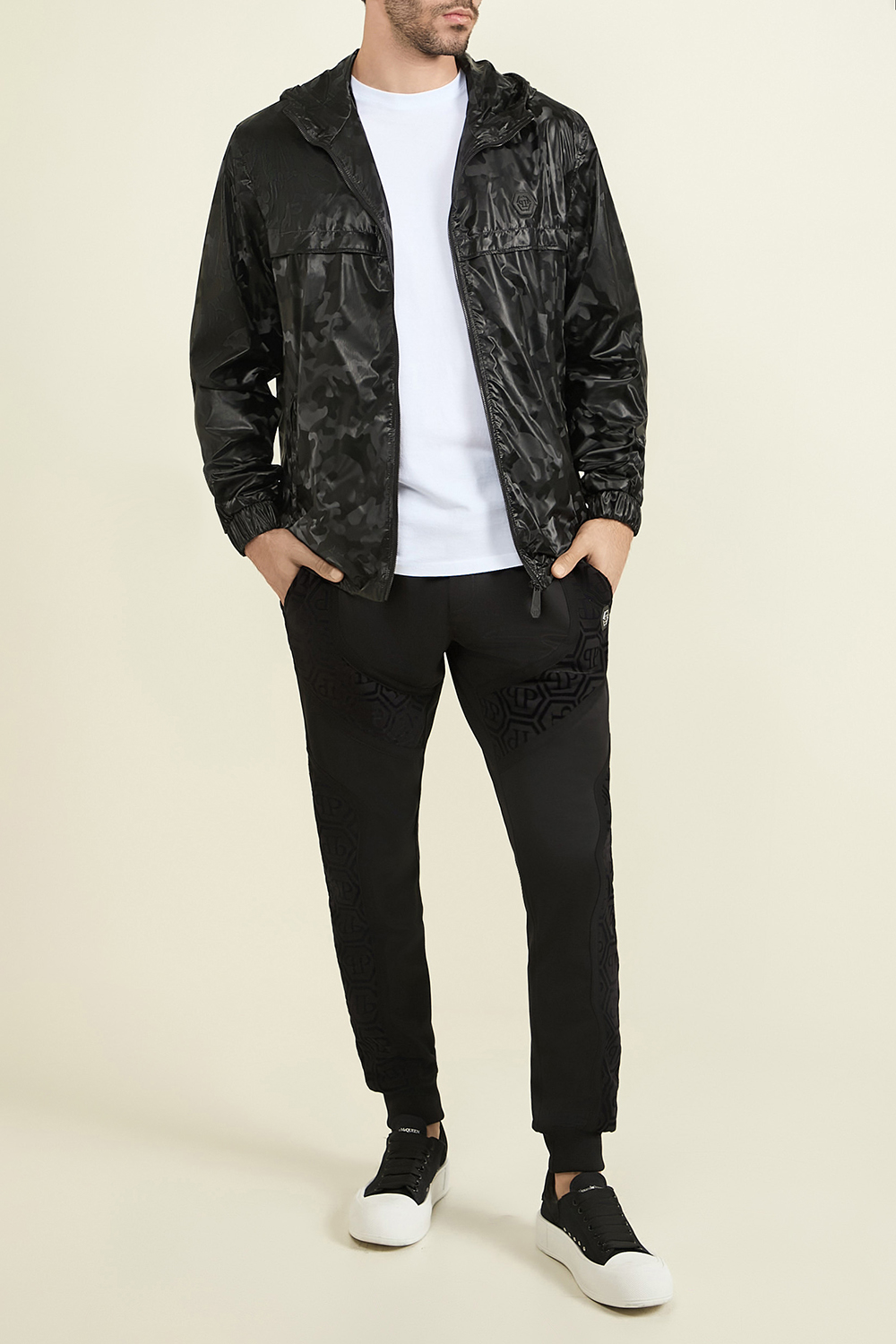 תמונת כל הלוק של מעיל רוח